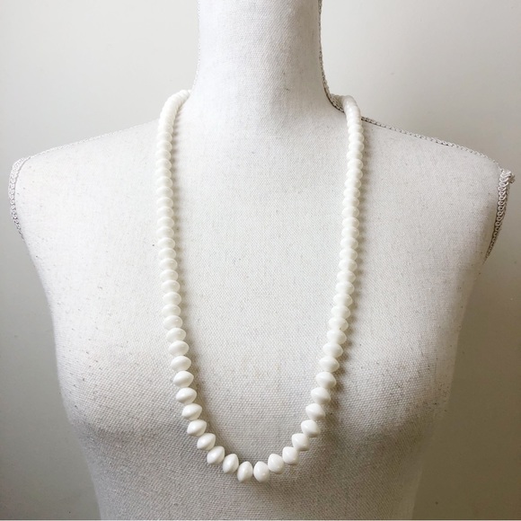 Vintage CROWN TRIFARI White Saucer Beaded Necklace, Mod Basic Long Designer Luci - Picture 1 of 14